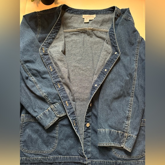 Silhouettes button down jean jacket with pockets. - Picture 9 of 11